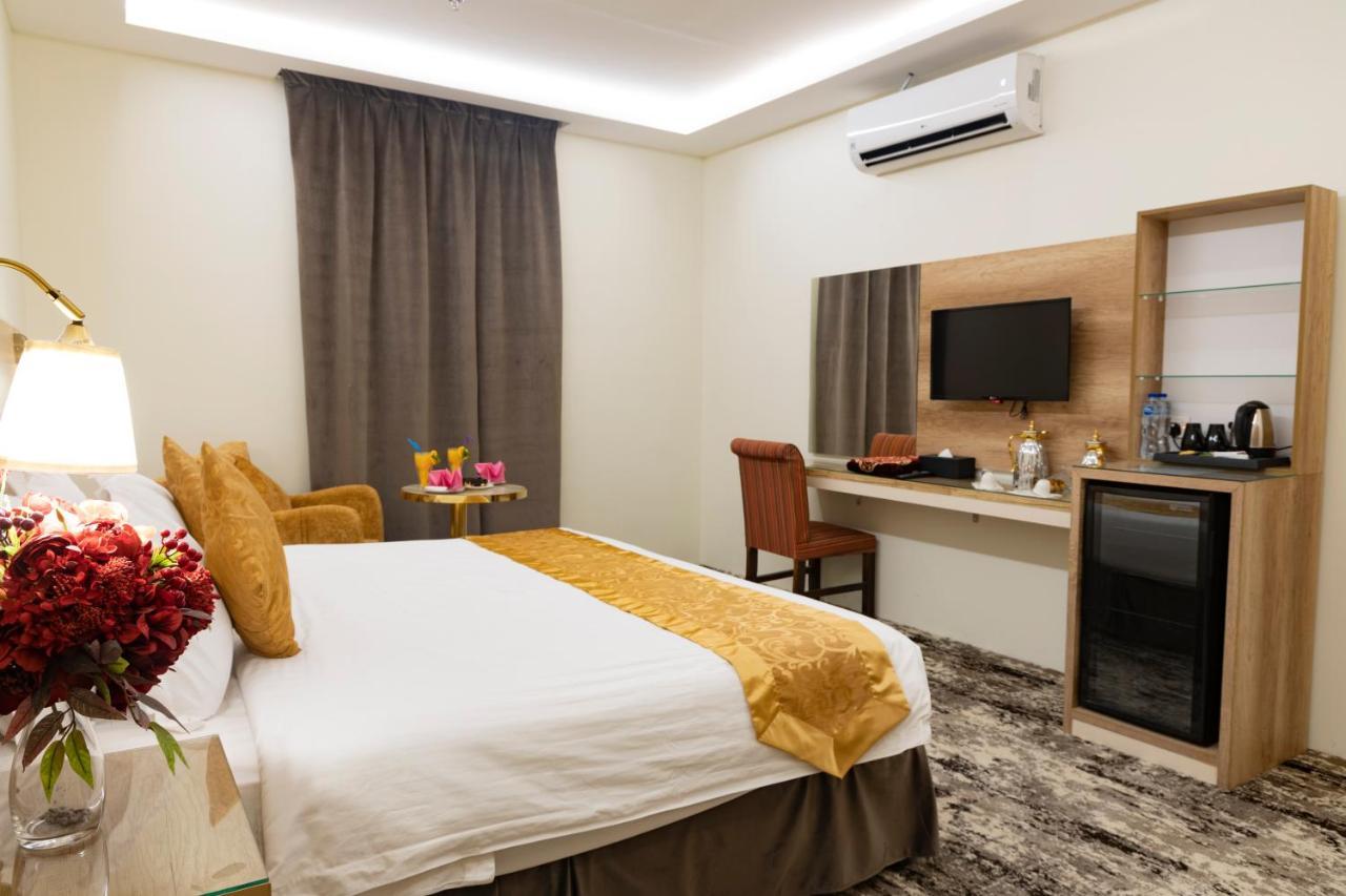 Etlalat Alhadiqa Suites Табук Екстер'єр фото